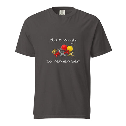 Unisex garment-dyed heavyweight Jacks T-shirt in graphite with a front graphic, casual and comfortable style.